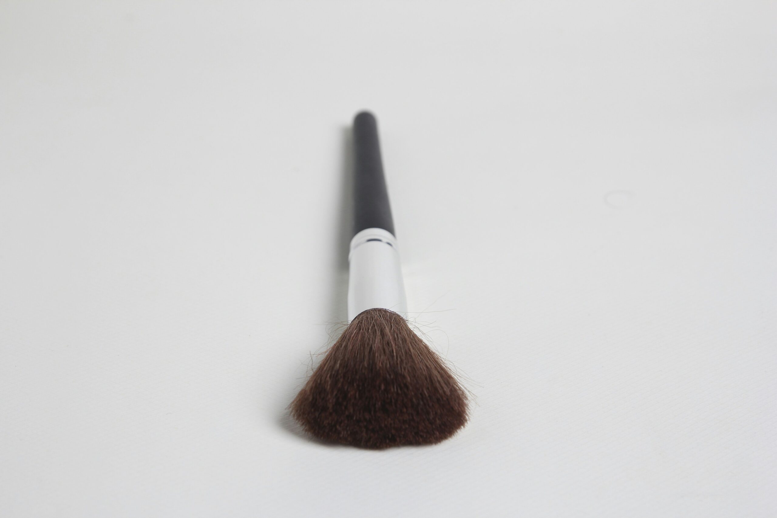 Image showing caked-on concealer vs smooth finish.