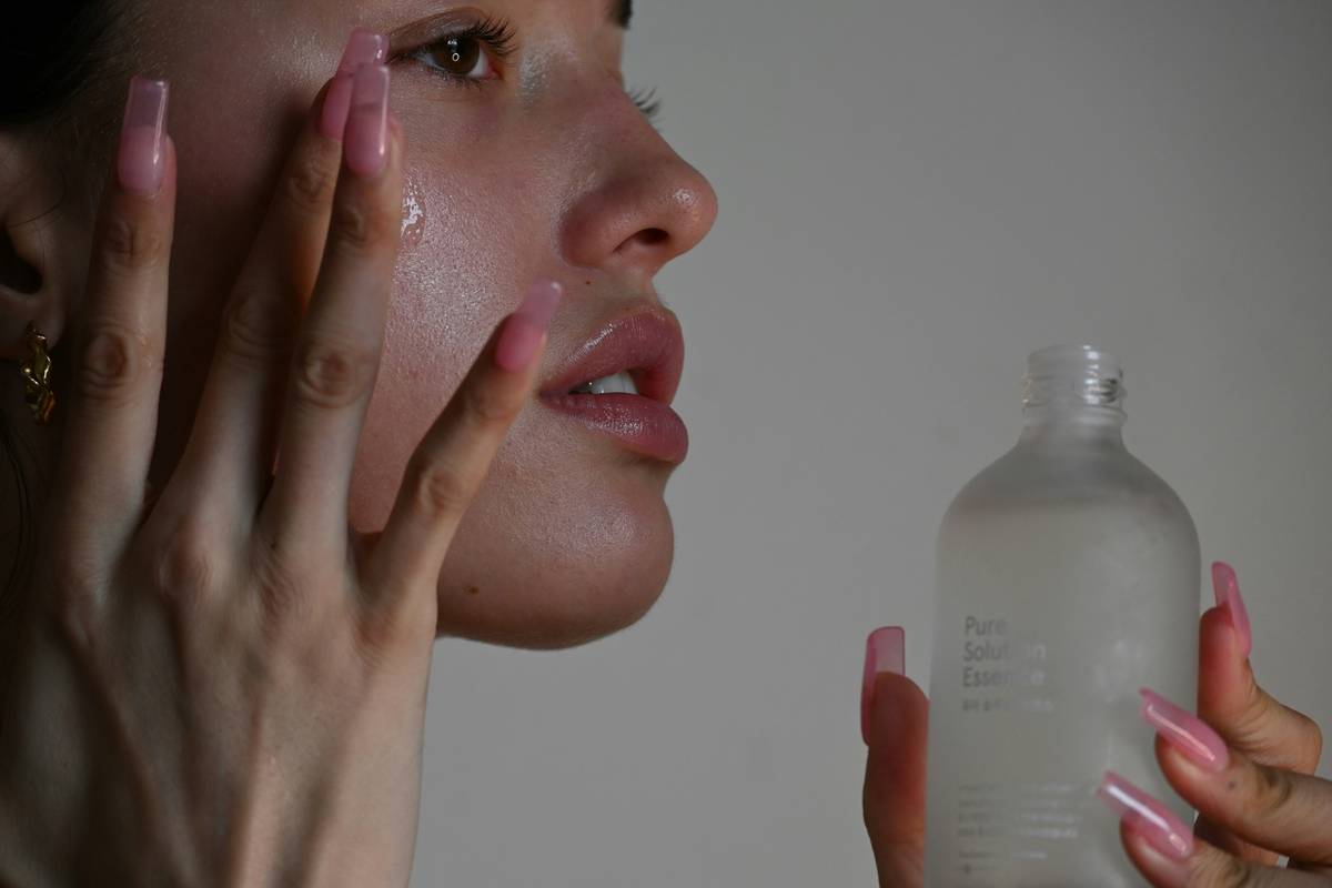 The Ultimate Guide to Drugstore All-Day Setting Spray: Lock Your Look for Hours
